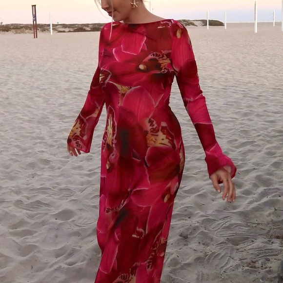 Peppermayo Dresses & Skirts - Peppermayo Floral Long Sleeve Maxi Dress